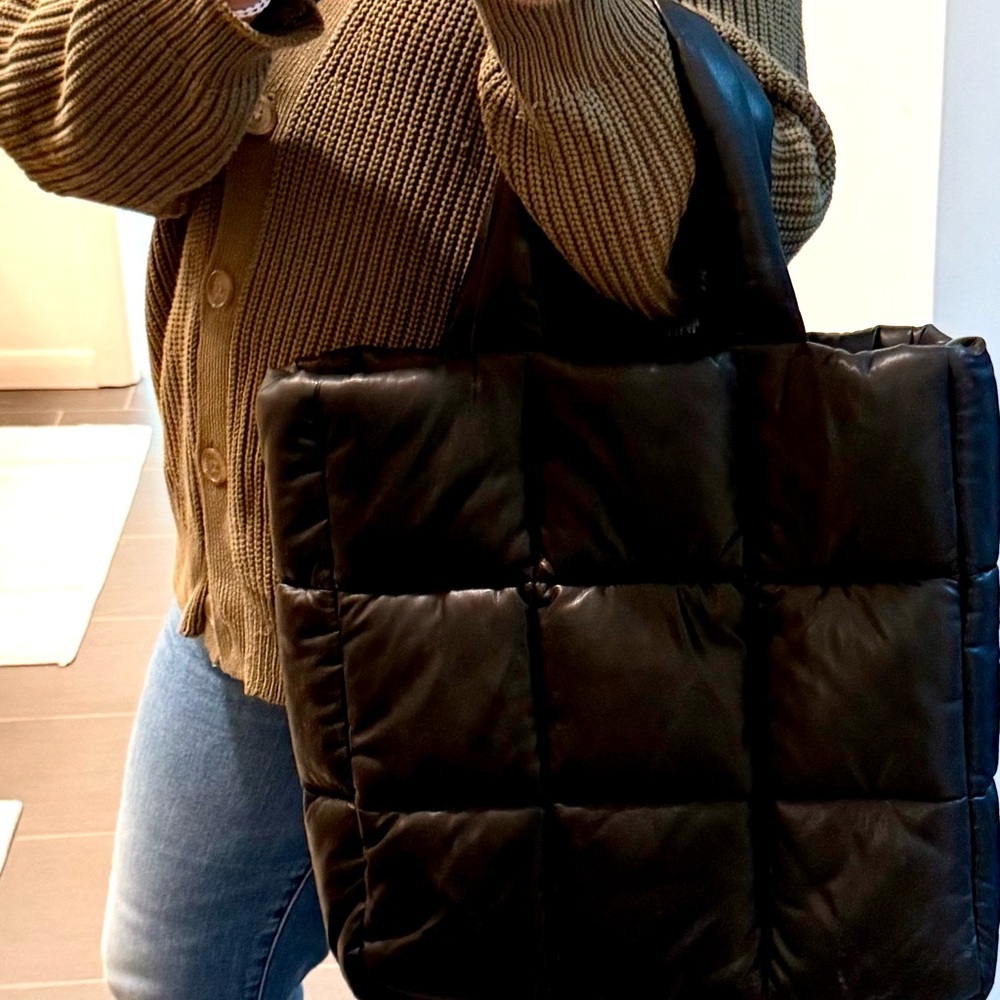 Stand Studio
Assante Puffy quilted tote